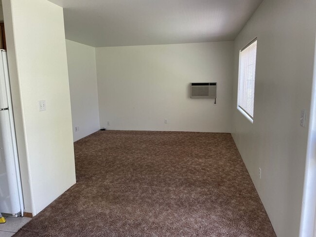 Building Photo - Townhouse Style Duplex for Rent!!
