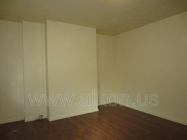 Foto del edificio - 4315 Bristol St