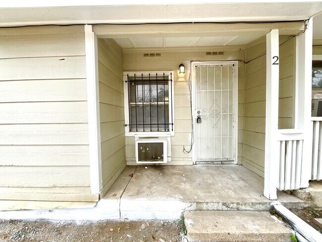 Building Photo - 602 Lovett Ave