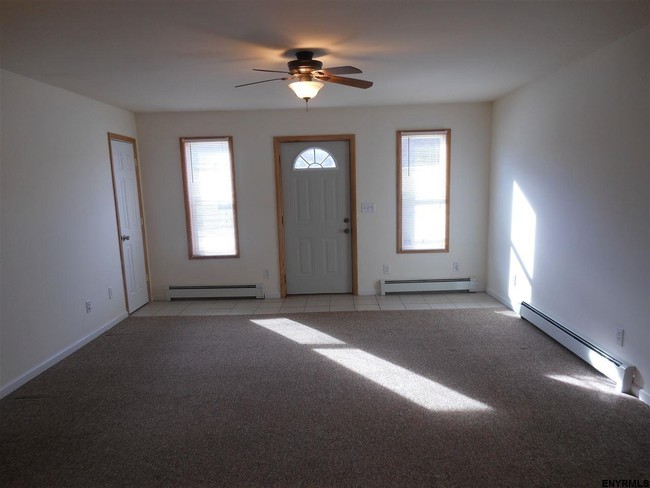 Interior Photo - 3021-3025 Aarons Way