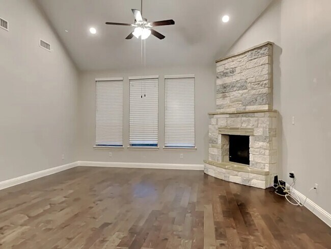 Foto del edificio - 14914 Blakely Wy