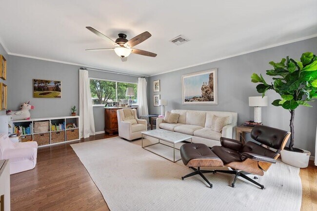 Foto del edificio - 2609 Friar Tuck Ln