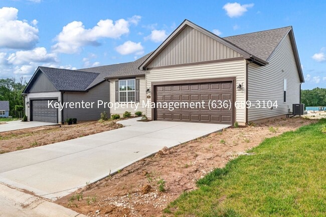 Building Photo - Spacious 3BR Home with Open Floor Plan, Walk-In Closet & Patio