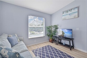 Building Photo - 14521 Daffodil Dr