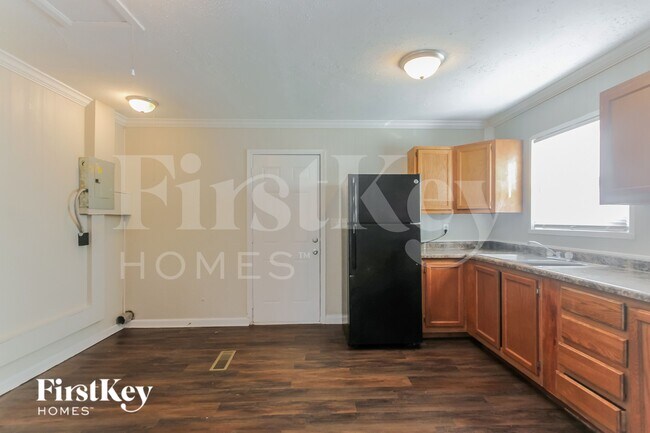 Building Photo - 4014 Red Bird Dr