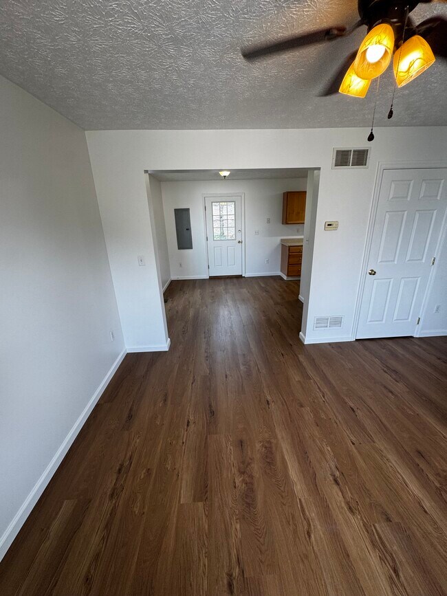 Foto del edificio - 861 E Saint Johns St