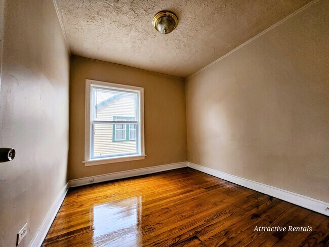 Foto del edificio - 5810 W Erie St