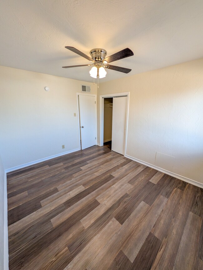 Foto del edificio - 3524 Mobile Ave