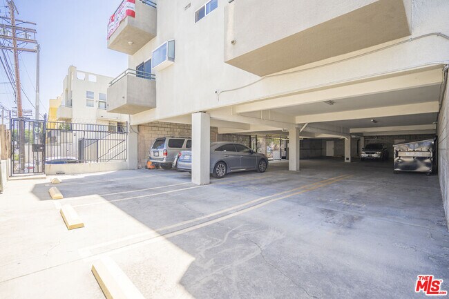 Foto del edificio - 22705 Del Valle St