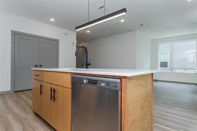 Building Photo - 4001 Roseland Ave
