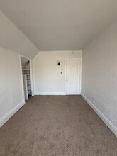 Building Photo - 108 Romeyn St