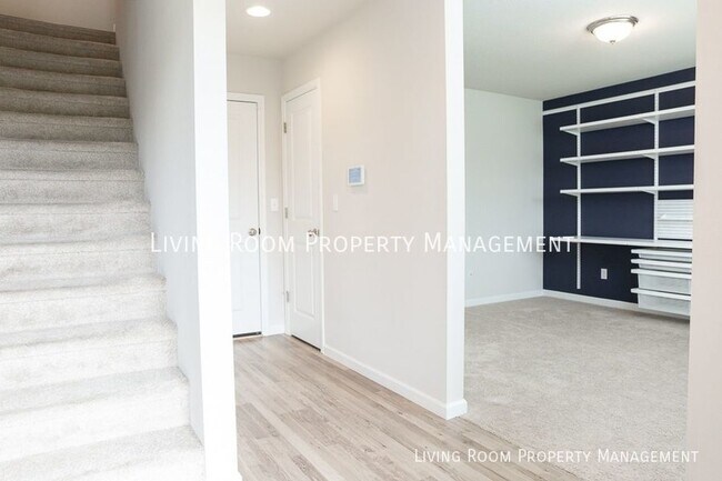 Foto del edificio - Spacious Townhome in Bethany with an Offic...