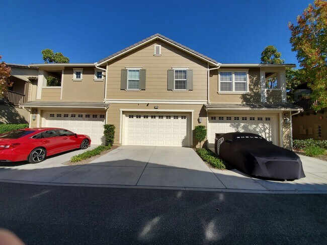 Foto del edificio - Spacious 4 Bedroom 3 Bath Two Story Riverp...