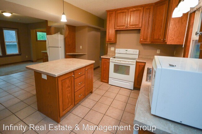 Building Photo - 5 br, 2 bath House - 14 - 16th Avenue SW
