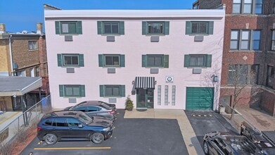 Building Photo - 7609 N Eastlake Terrace