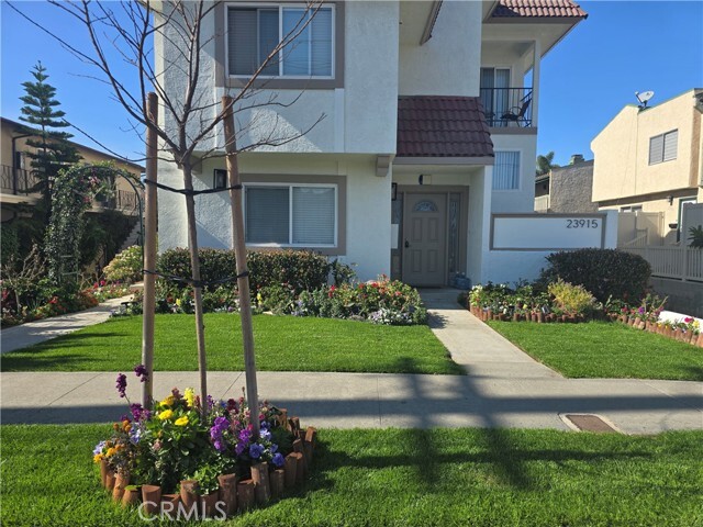 Foto principal - 23915 Arlington Ave