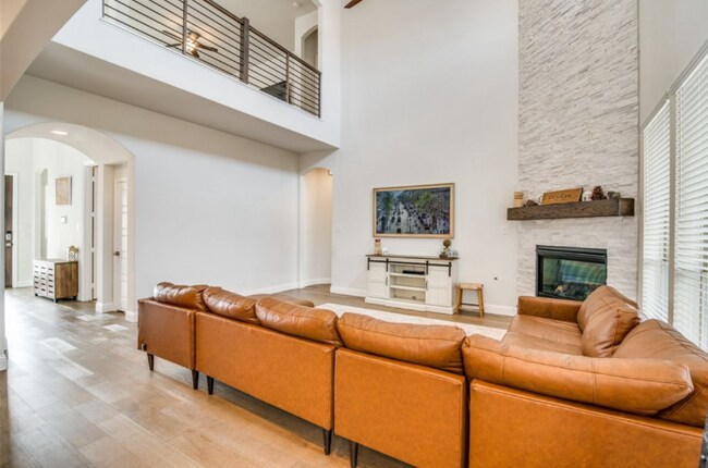 Foto del edificio - 620 Windy Ridge Ln