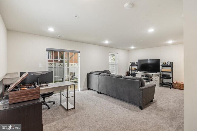Foto del edificio - 15200 Richard Bowie Ln
