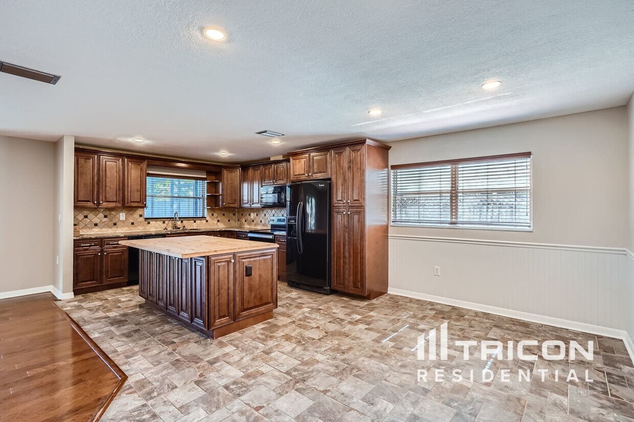 Primary Photo - 2062 Southpointe Dr