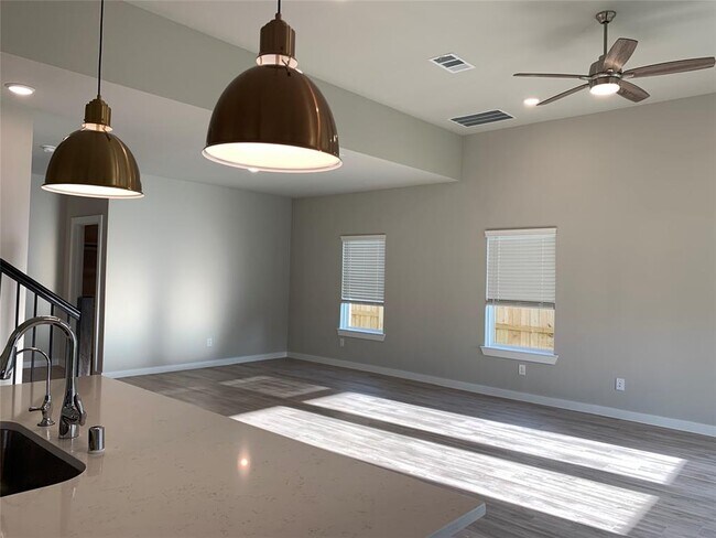 Building Photo - 8611 Jetty Glen Dr