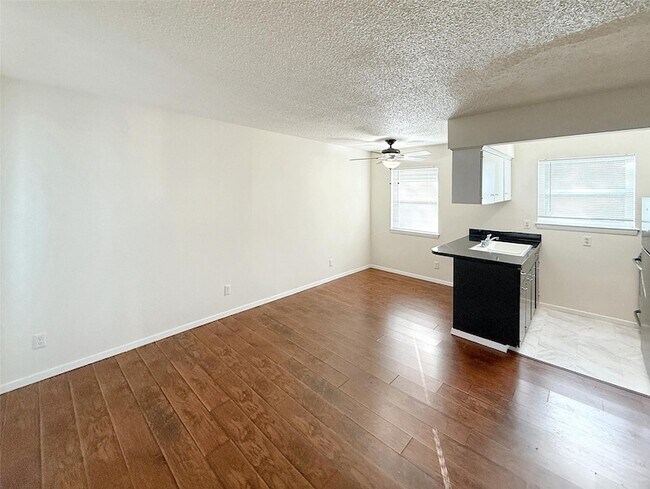 Foto del edificio - 4811 Live Oak St