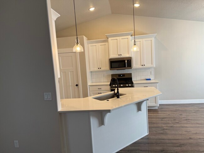 Foto del edificio - 1825 N Lund Hwy