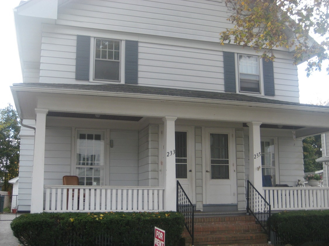 Primary Photo - 233 Winchester St