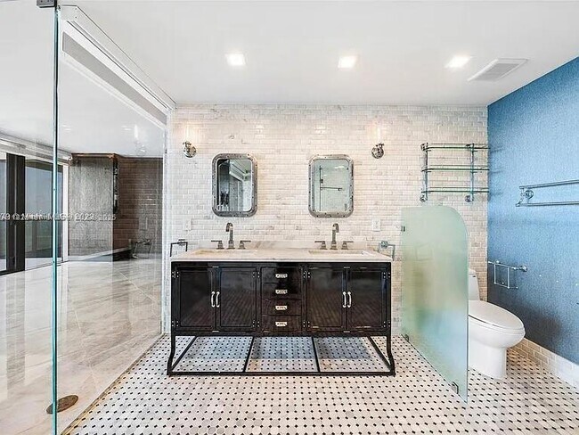 Foto del edificio - 650 NE 32nd St