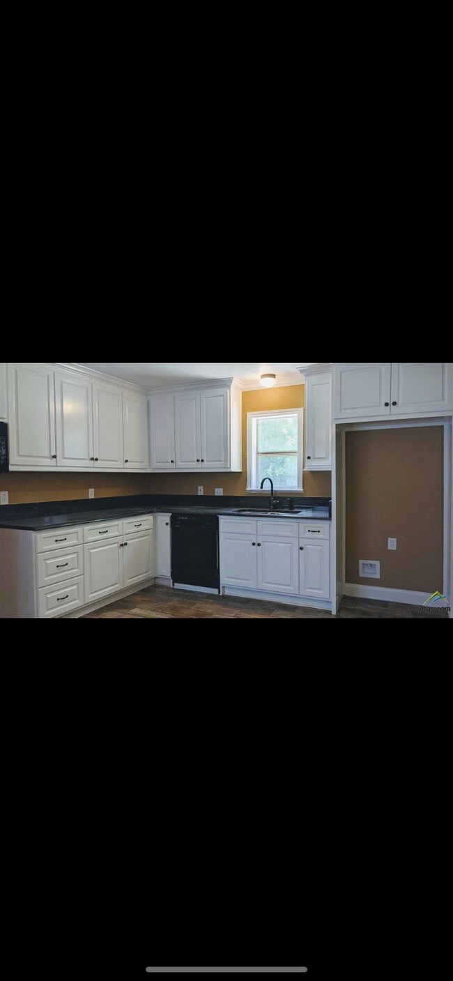 Building Photo - 2536 W Oakwood St