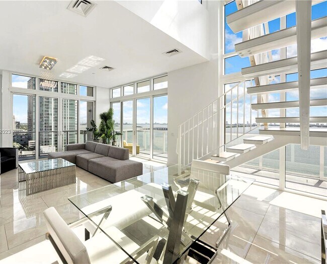 Foto del edificio - 601 NE 27th St