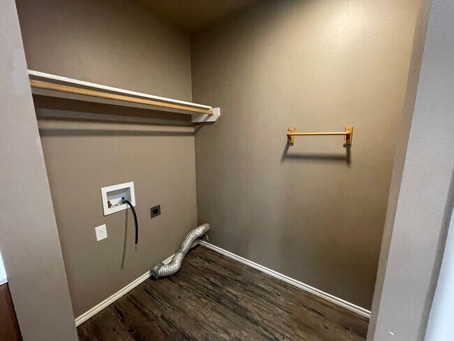 Foto del edificio - CBS 2807 East 2nd Street