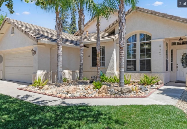 Building Photo - 747 Chenin Blanc Dr