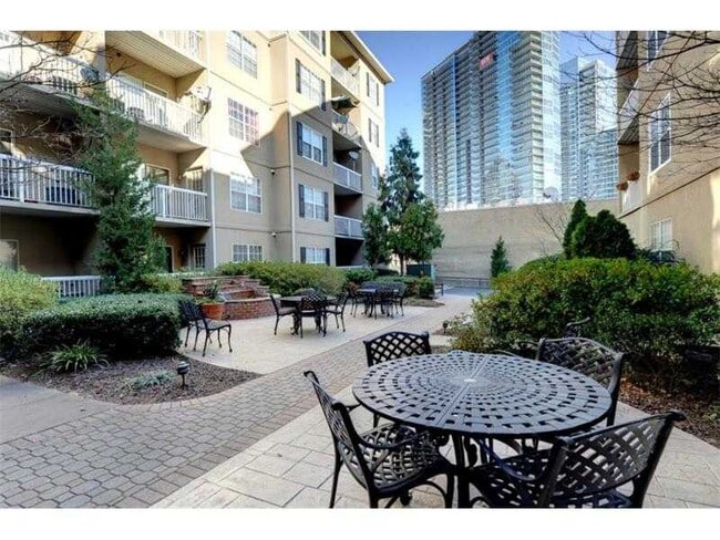 Grill area with tables - 1074 Peachtree Walk NE