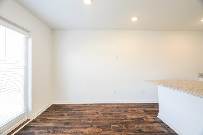 Foto del edificio - 7275 Timber Leaf Br