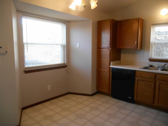 Building Photo - Fantastic Multi-Level Single Family Home i...