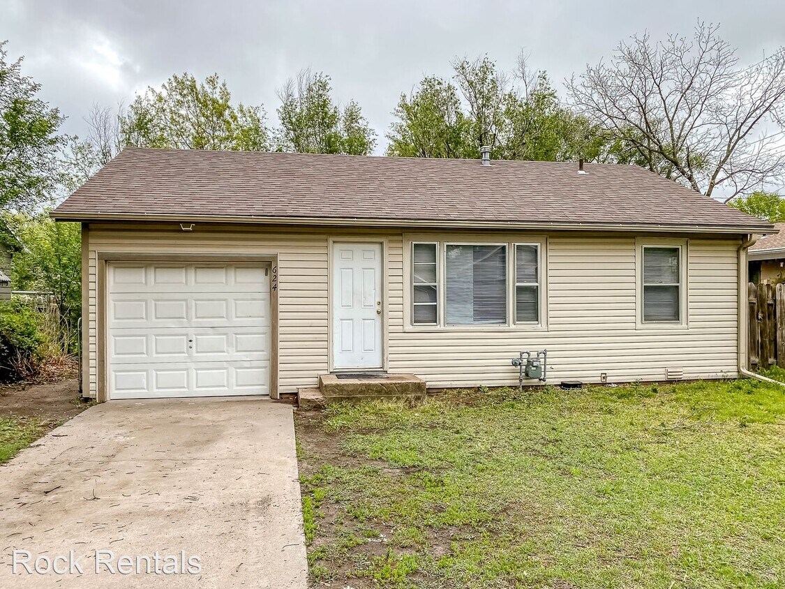 624 Howard St, Hutchinson, KS 67501 House Rental in Hutchinson, KS