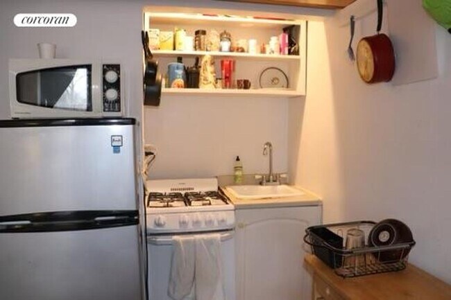 Foto del edificio - 311 W 29th St
