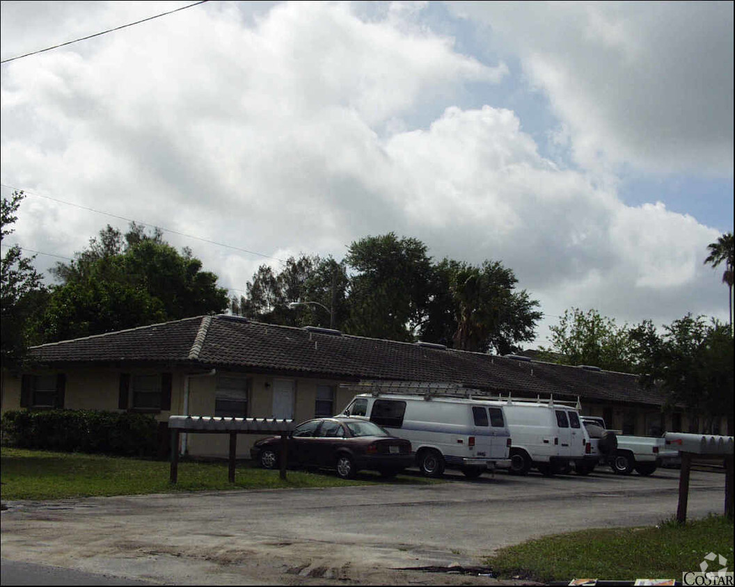 76th Avenue Apartments - Park Villas