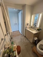 Building Photo - 1001 Queen St