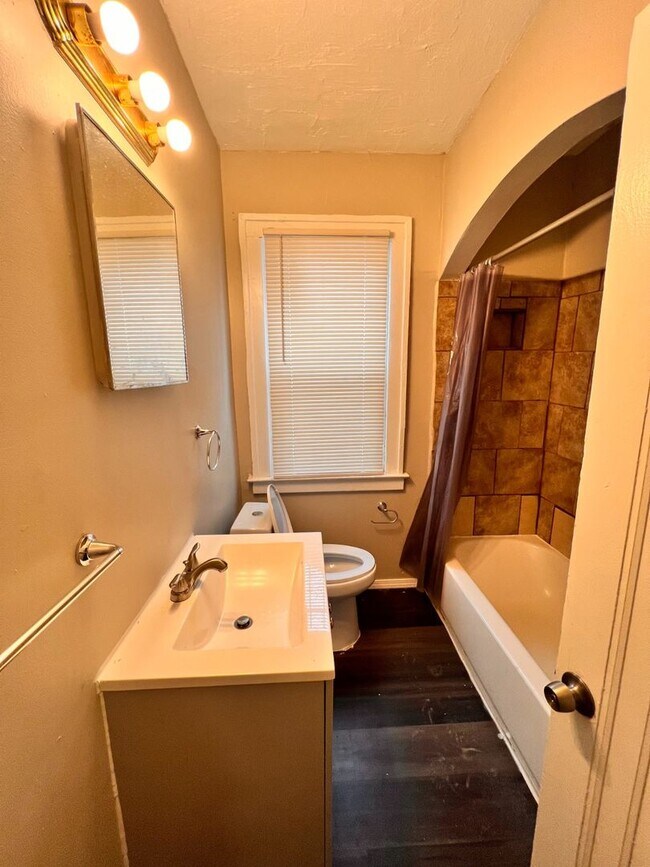 Foto del edificio - 14617 Cedargrove St