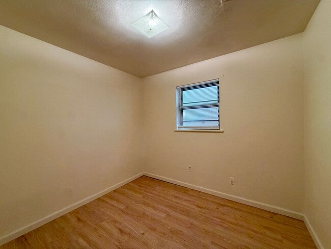 Building Photo - 5043 Inwood Dr