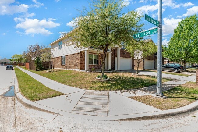 Foto del edificio - 4956 Thorn Hollow Dr