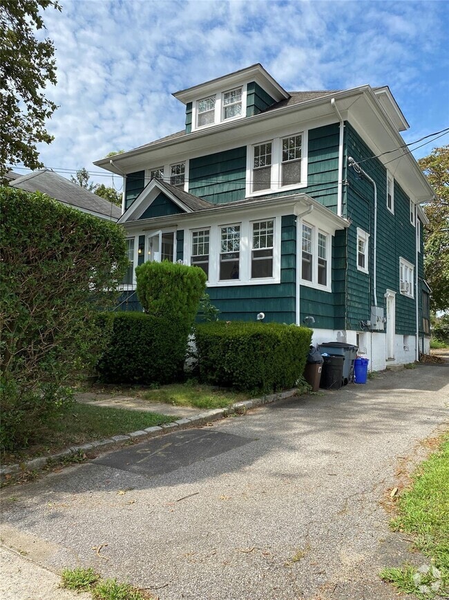 Building Photo - 38 Totten Pl