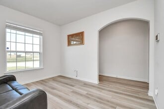 Building Photo - 424 Maple Fawn Dr