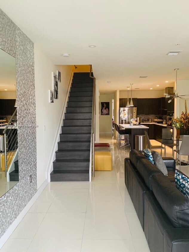 Foto principal - 10220 NW 63rd Terrace