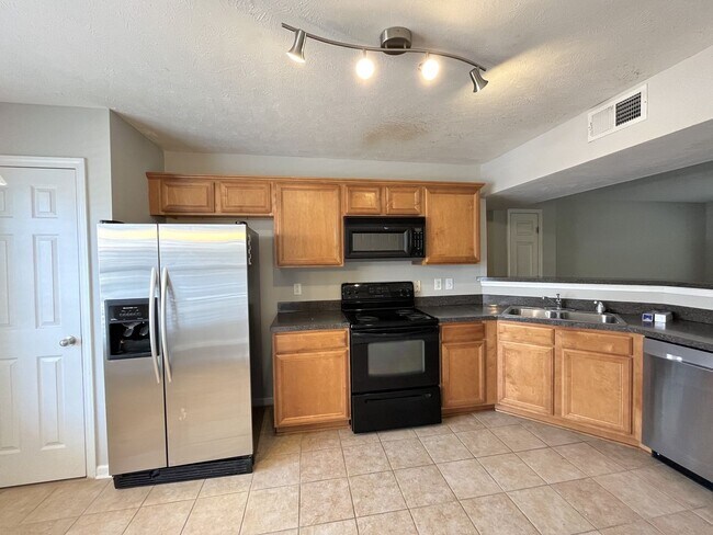 Building Photo - Great townhouse for rent in Murfreesboro!