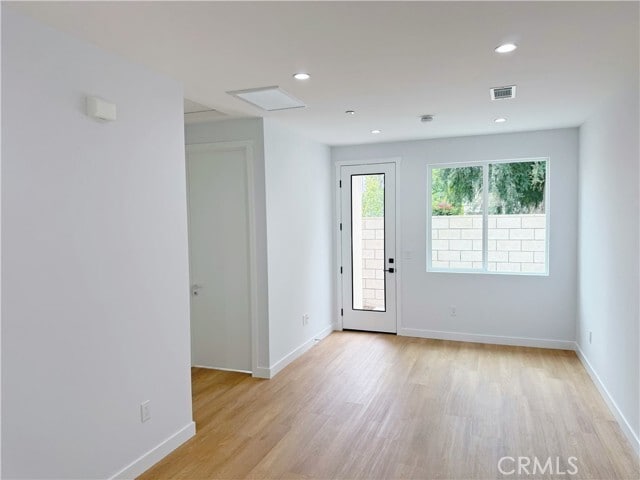 Foto del edificio - 15854 Rowland St