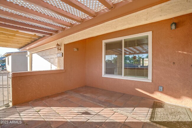 Foto del edificio - 3408 W Carol Ave