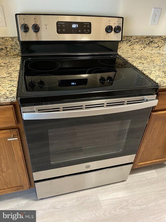 5735 Rowanberry Dr Unit 208, Elkridge, MD 21075 Room for Rent in