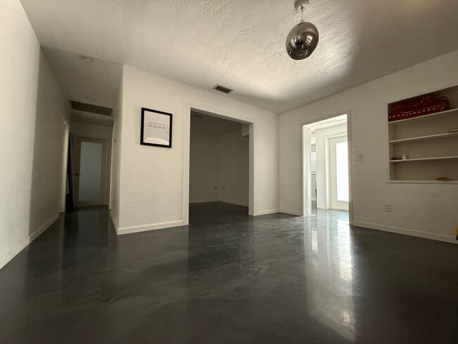 Building Photo - 4034 S Westshore Blvd